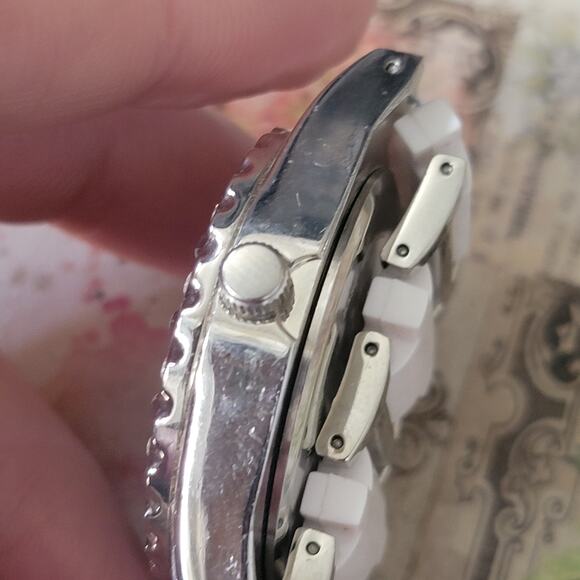 Hello Kitty Sanrio Watch 2013 MZB White Strap Crystal Bezel Quartz Collectible - Picture 8 of 9